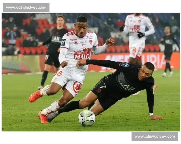 里尔对阵摩纳哥赛前预测全面解析双方状态战术与胜负关键走向