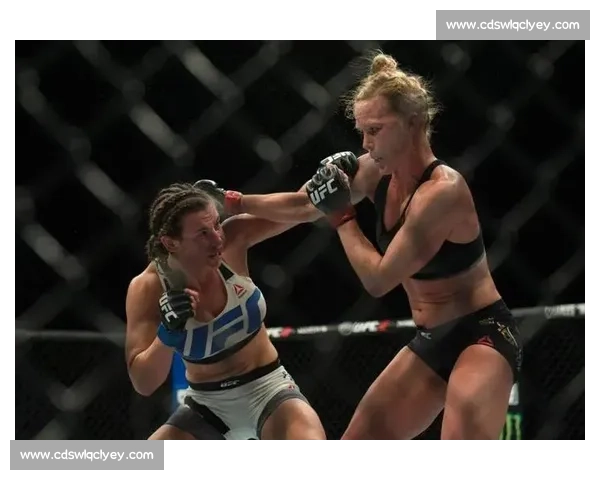 霍利霍尔姆对决阿曼达巅峰之战女子格斗传奇再起风云荣耀夜赛场上