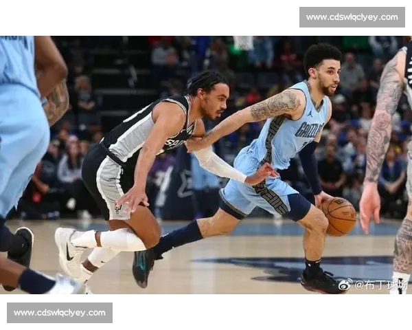 马刺灰熊季后赛首战博弈老将经验对决青春冲击战术调整防守反击